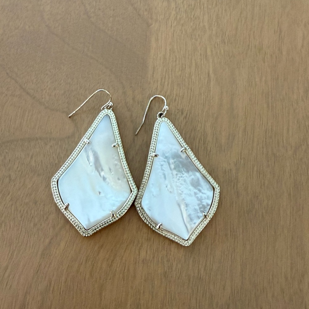 Kendra Scott Alexandra Gold Drop Earrings In White Mother-Of-Pearl